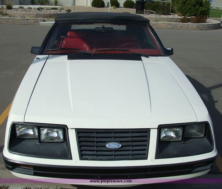 image for item 6454 1983 Ford Mustang convertible