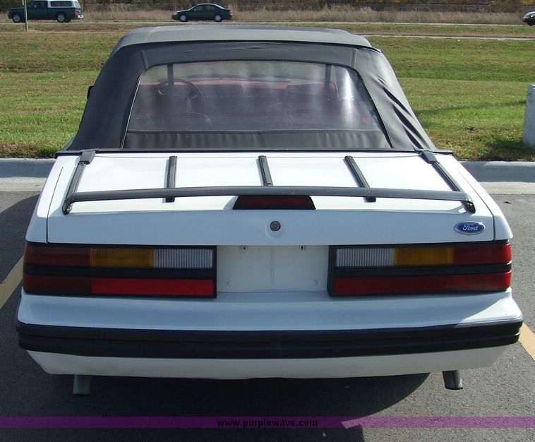 image for item 6454 1983 Ford Mustang convertible