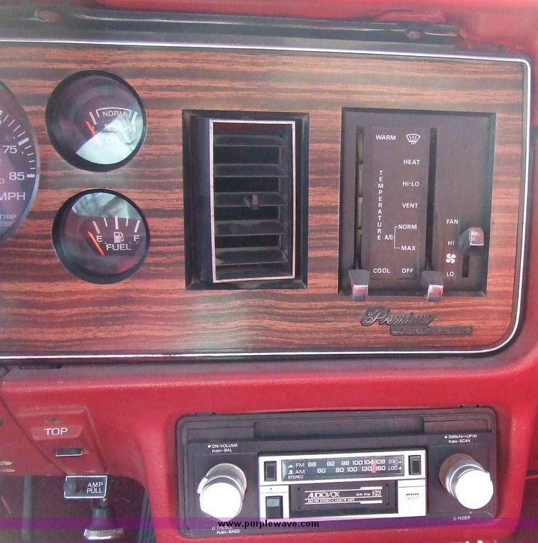 image for item 6454 1983 Ford Mustang convertible