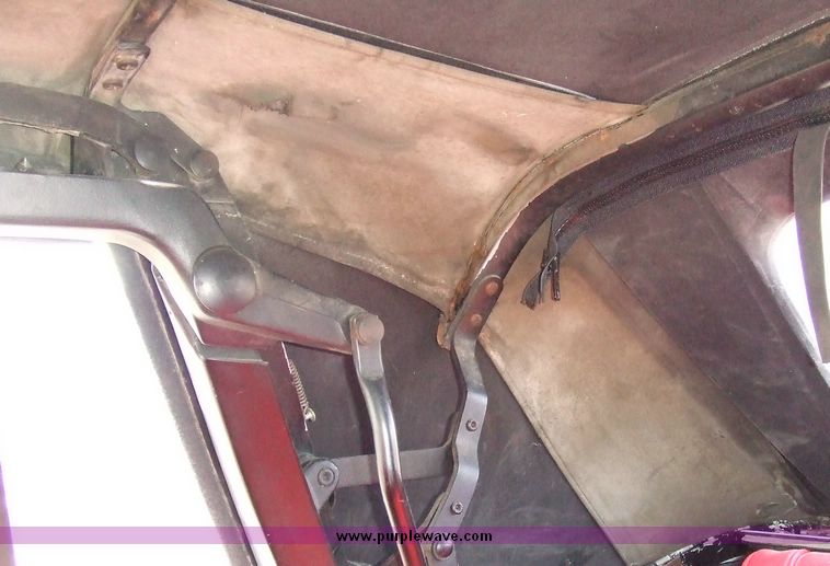 image for item 6454 1983 Ford Mustang convertible