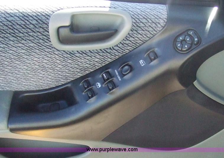 image for item 6511 1995 Dodge Stratus