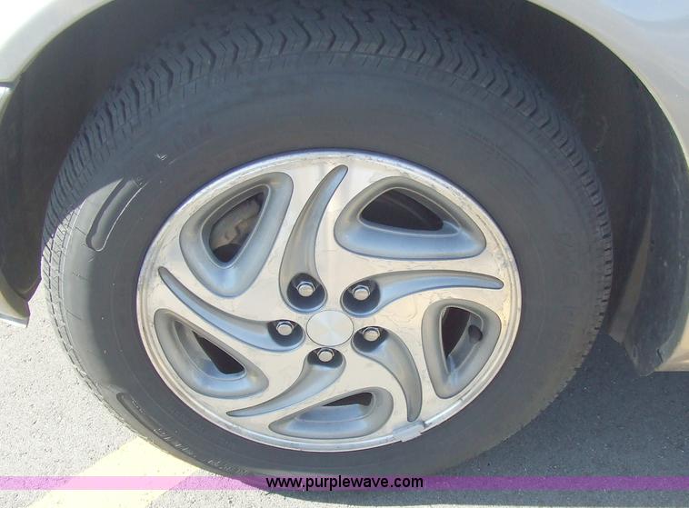 image for item 6511 1995 Dodge Stratus