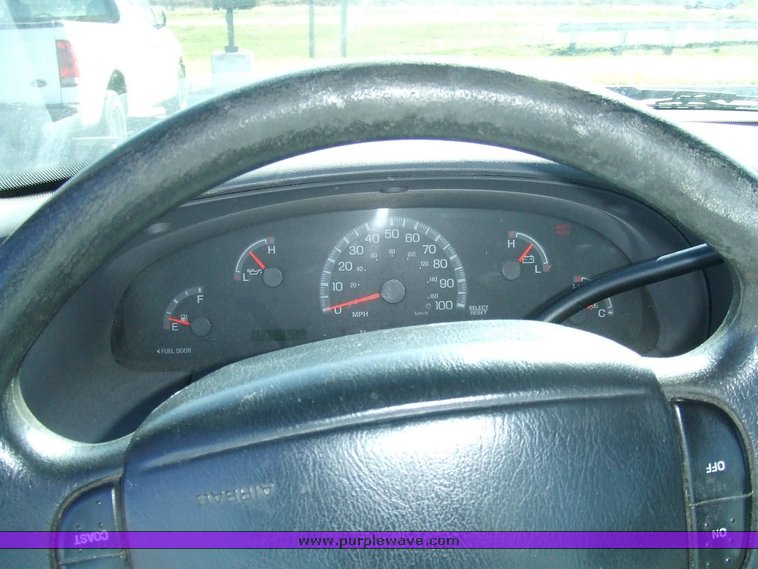 image for item 6515 1999 Ford F250 pickup truck