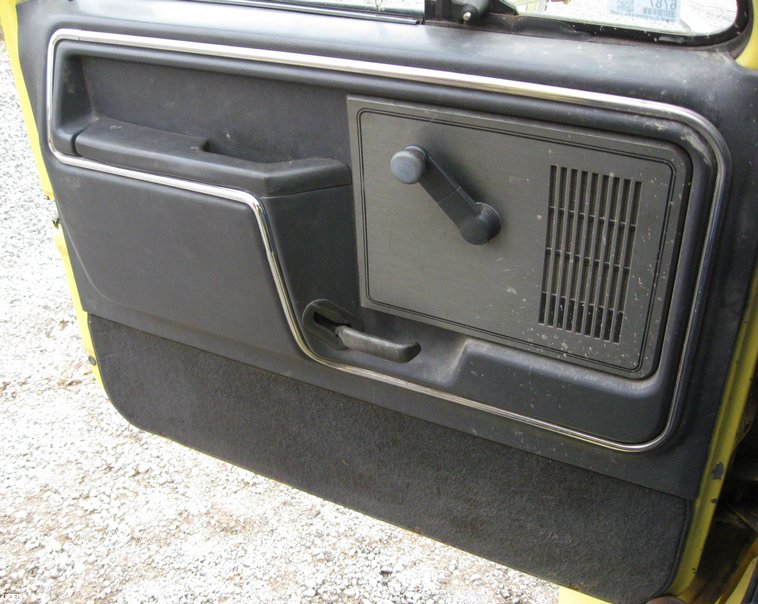 image for item 6787 1989 Ford Medium Heavy F700F truck