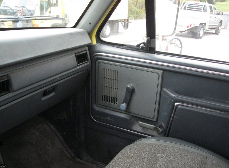 image for item 6787 1989 Ford Medium Heavy F700F truck