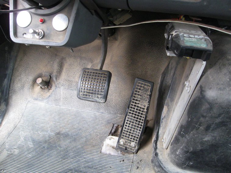 image for item 6787 1989 Ford Medium Heavy F700F truck