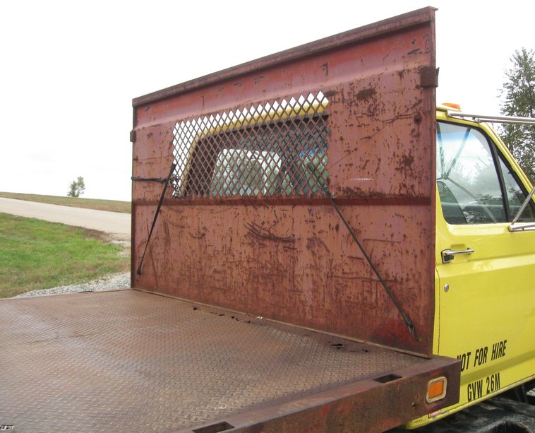 image for item 6787 1989 Ford Medium Heavy F700F truck