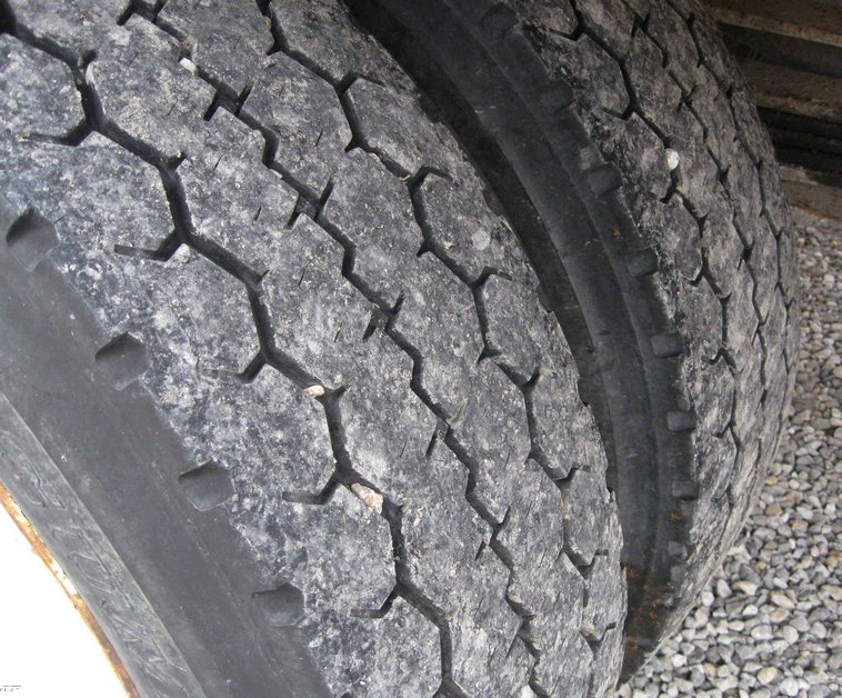 image for item 6787 1989 Ford Medium Heavy F700F truck