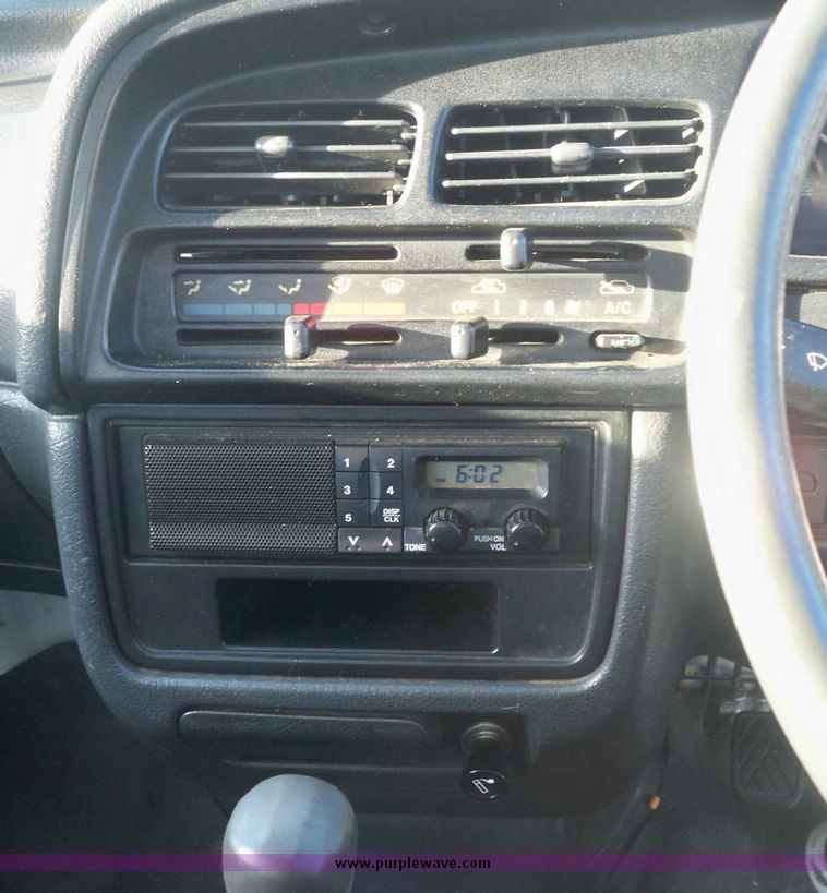 image for item 7551 1993 Mazda Scrum utility vehicle