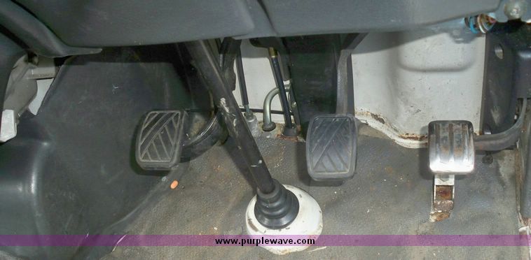 image for item 7551 1993 Mazda Scrum utility vehicle