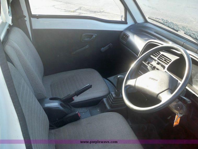 image for item 7551 1993 Mazda Scrum utility vehicle