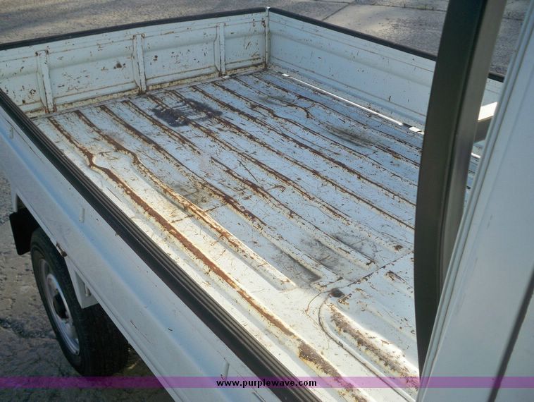 image for item 7551 1993 Mazda Scrum utility vehicle