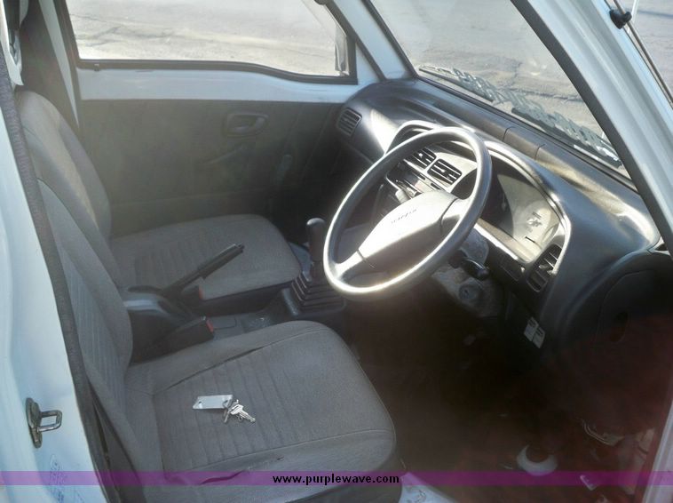 image for item 7552 1993 Mazda Scrum utility vehicle