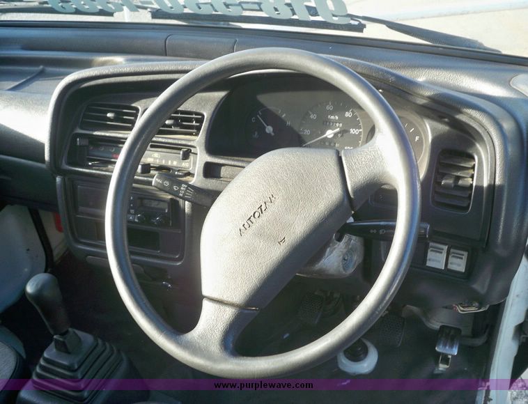 image for item 7552 1993 Mazda Scrum utility vehicle