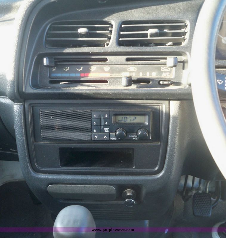 image for item 7552 1993 Mazda Scrum utility vehicle