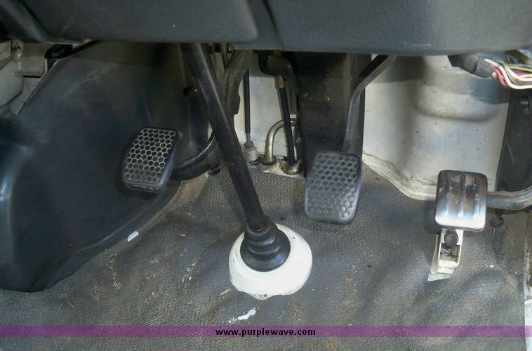 image for item 7552 1993 Mazda Scrum utility vehicle