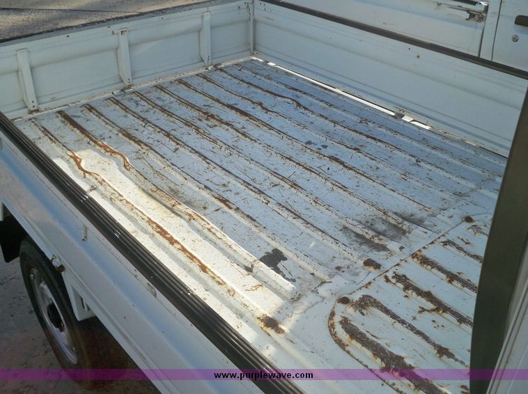 image for item 7552 1993 Mazda Scrum utility vehicle