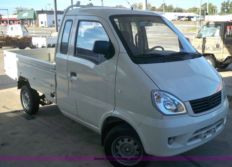 image for item 7557 2008 LIL utility vehicle