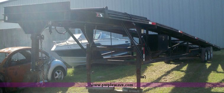 image for item 7562 2000 Kaufman 48' car hauler trailer