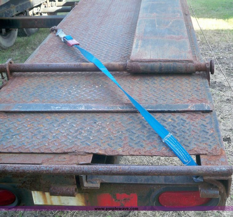 image for item 7562 2000 Kaufman 48' car hauler trailer