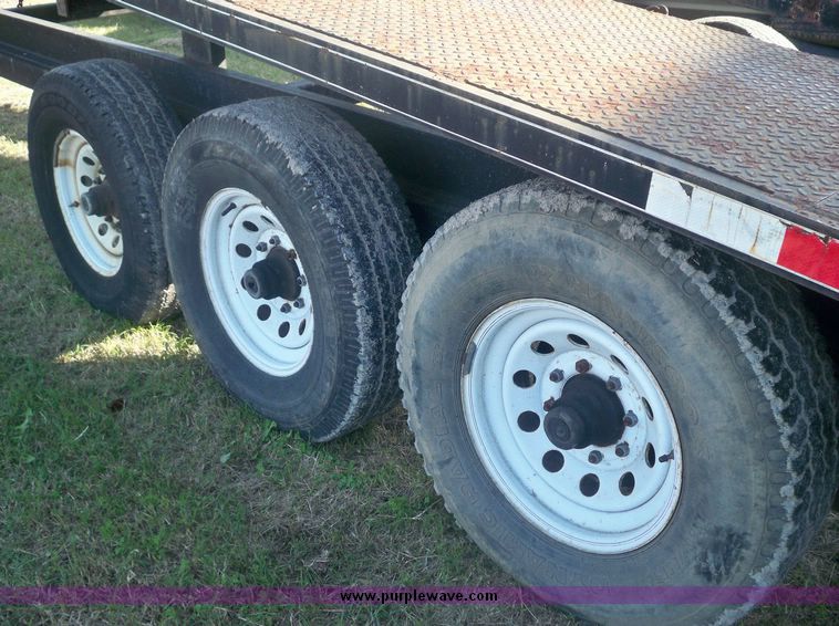 image for item 7562 2000 Kaufman 48' car hauler trailer