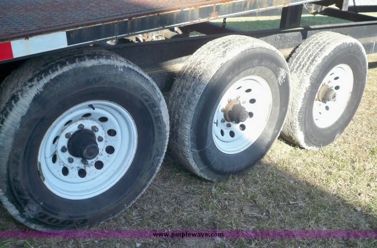 image for item 7562 2000 Kaufman 48' car hauler trailer