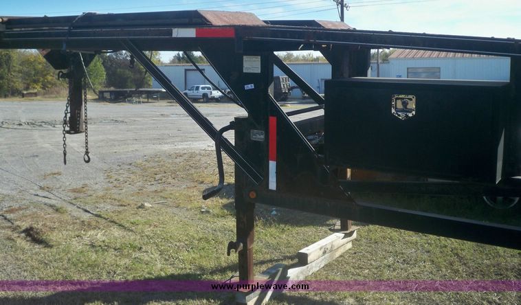 image for item 7562 2000 Kaufman 48' car hauler trailer