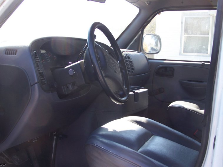 image for item 8030 1999 Dodge Ram 3500 wagon