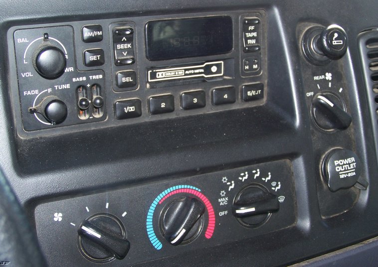 image for item 8030 1999 Dodge Ram 3500 wagon