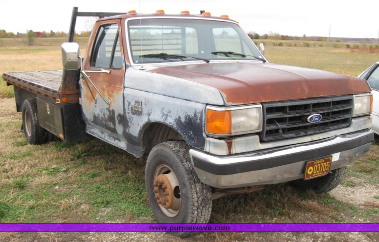 image for item 8311 1990 Ford F Super Duty pickup truck