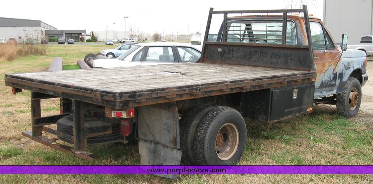 image for item 8311 1990 Ford F Super Duty pickup truck