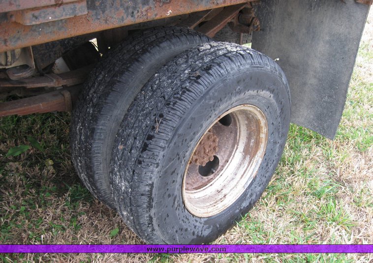 image for item 8311 1990 Ford F Super Duty pickup truck