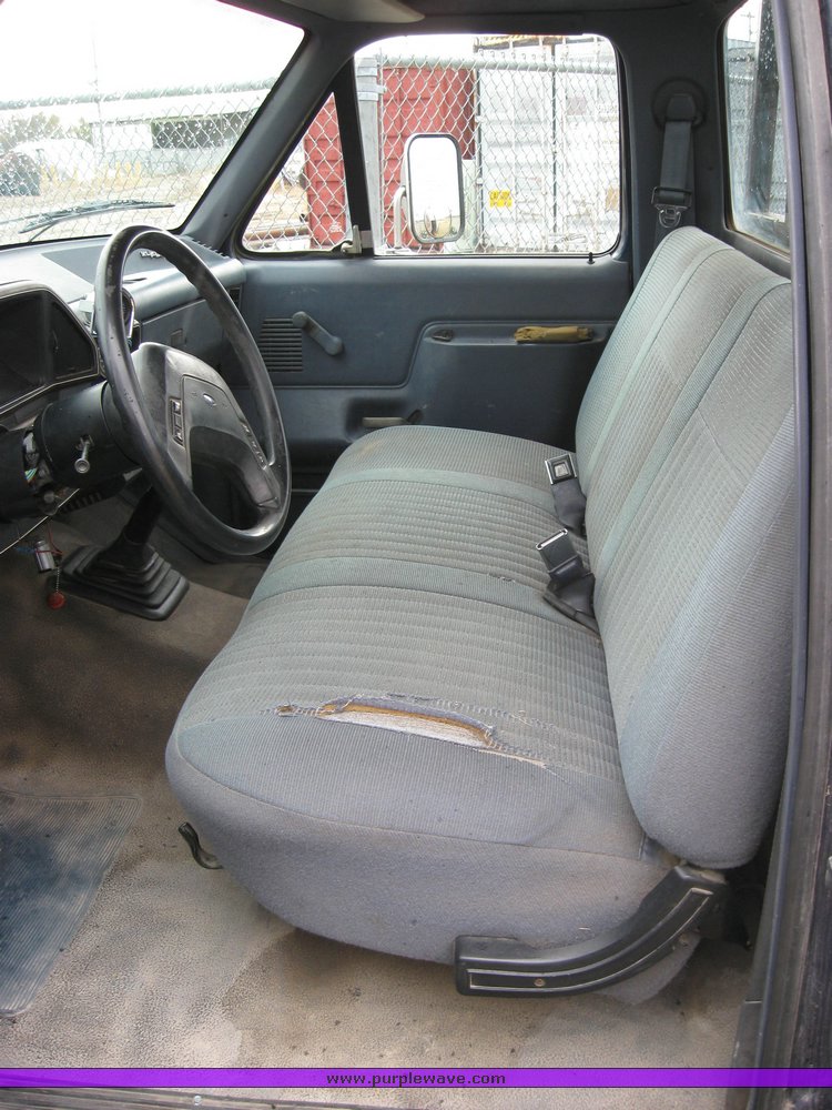 image for item 8311 1990 Ford F Super Duty pickup truck