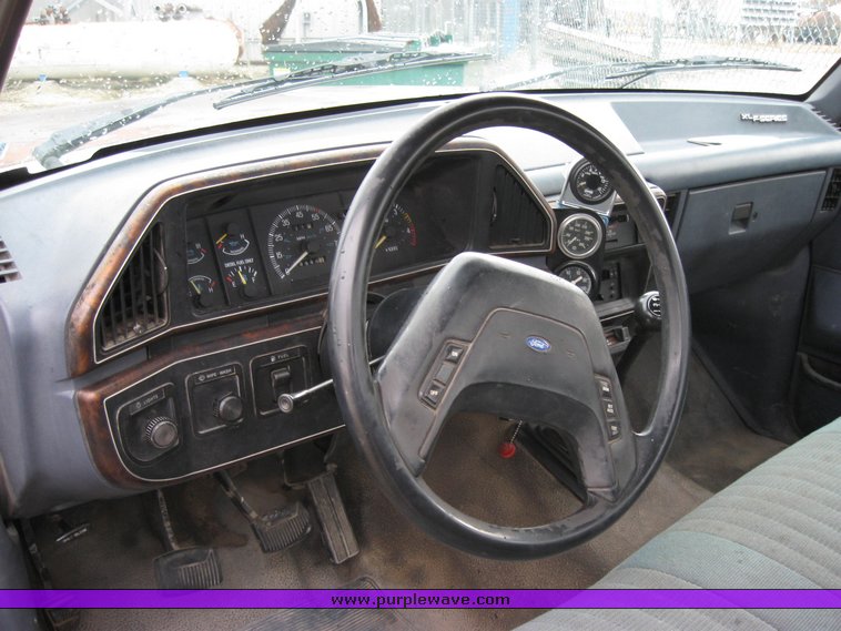 image for item 8311 1990 Ford F Super Duty pickup truck