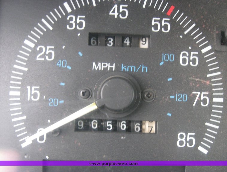 image for item 8311 1990 Ford F Super Duty pickup truck