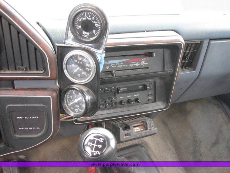 image for item 8311 1990 Ford F Super Duty pickup truck