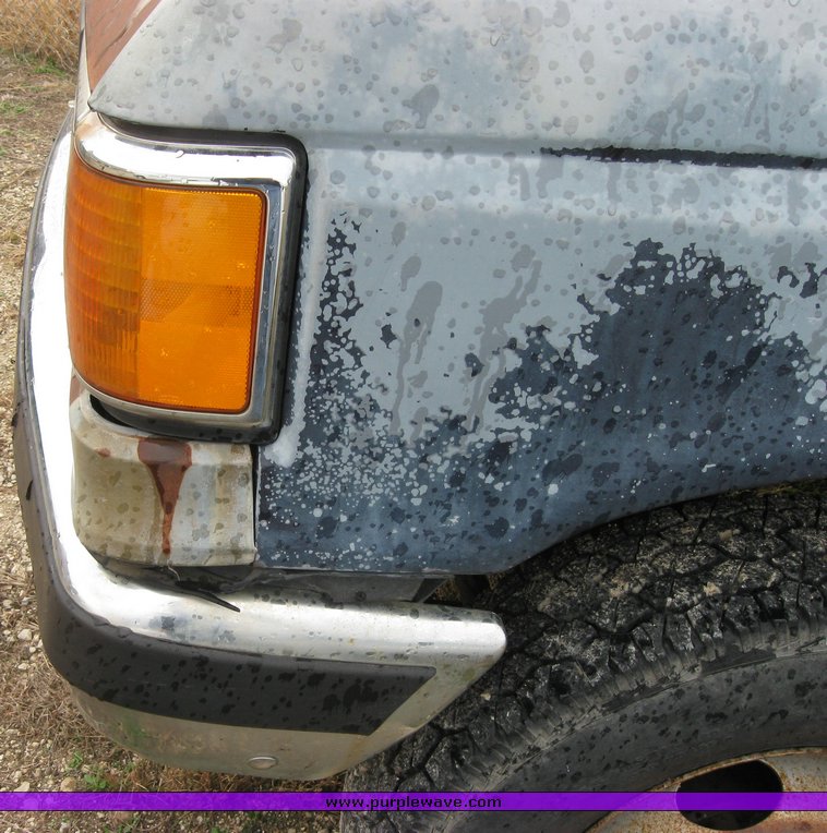 image for item 8311 1990 Ford F Super Duty pickup truck