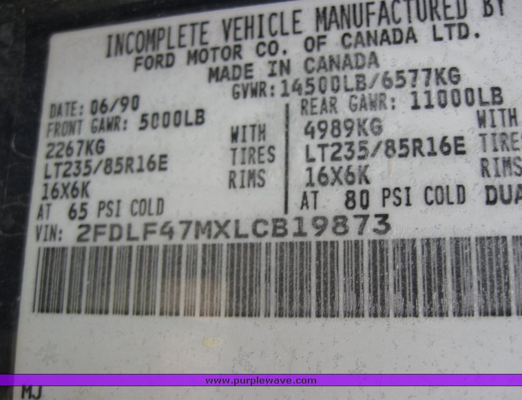 image for item 8311 1990 Ford F Super Duty pickup truck