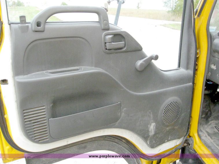 image for item 8622 1996 GMC 4000 W4S042 box truck