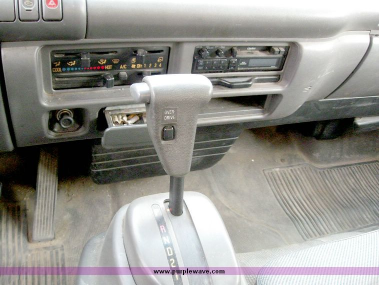 image for item 8622 1996 GMC 4000 W4S042 box truck