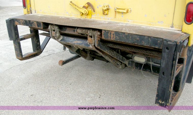 image for item 8622 1996 GMC 4000 W4S042 box truck