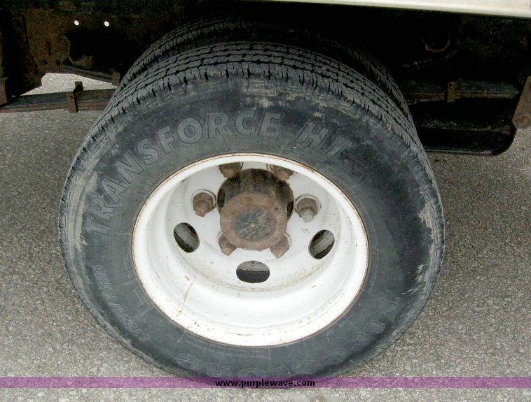 image for item 8622 1996 GMC 4000 W4S042 box truck