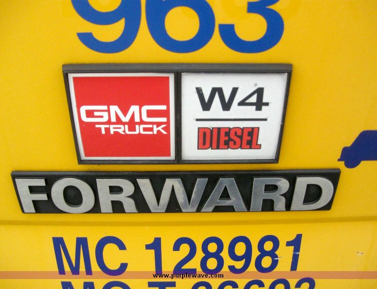 image for item 8622 1996 GMC 4000 W4S042 box truck