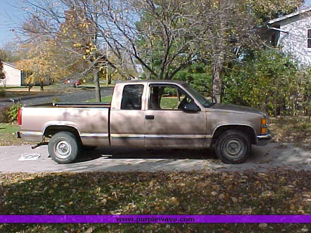 image for item 9500 1995 Chevrolet C1500 Silverado half ton extended cab pickup