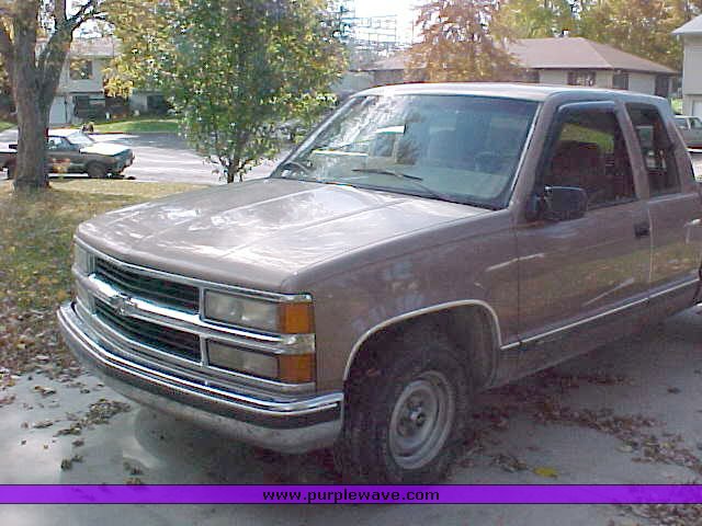image for item 9500 1995 Chevrolet C1500 Silverado half ton extended cab pickup