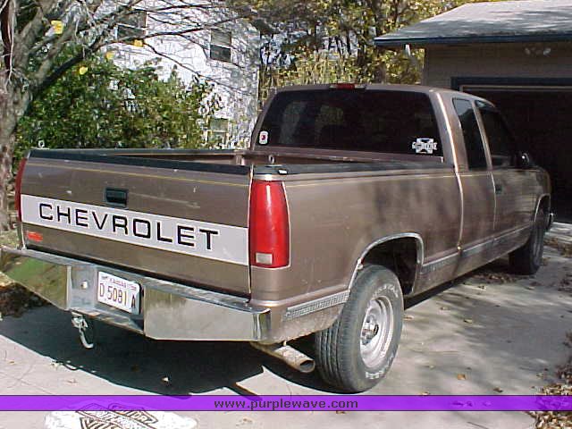 image for item 9500 1995 Chevrolet C1500 Silverado half ton extended cab pickup