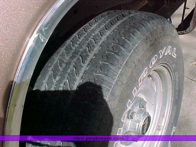 image for item 9500 1995 Chevrolet C1500 Silverado half ton extended cab pickup