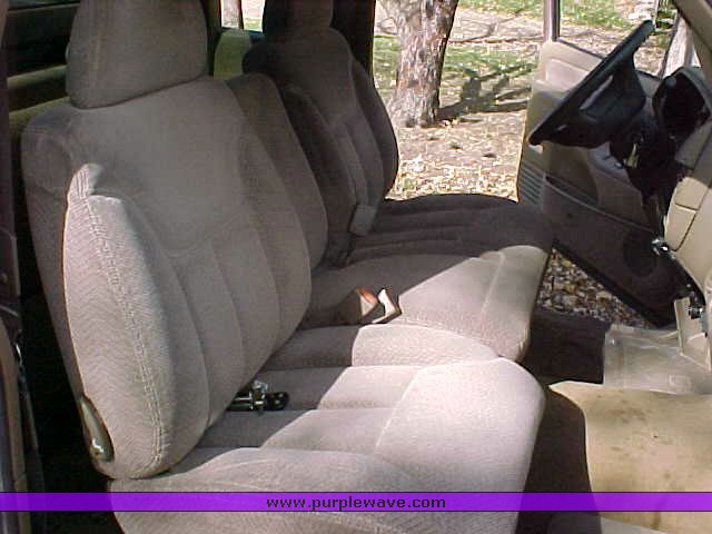 image for item 9500 1995 Chevrolet C1500 Silverado half ton extended cab pickup