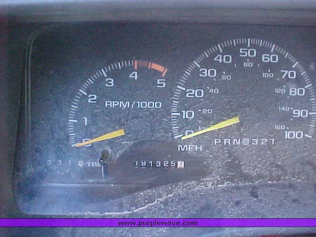 image for item 9500 1995 Chevrolet C1500 Silverado half ton extended cab pickup