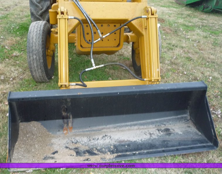 image for item 2098 Massey-Ferguson MF40 tractor with loader